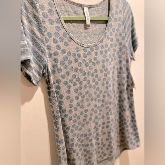 LuLaRoe, Size Small, Blue/Gray, Stipes & Dots Classic Tee - NWT - Picture 3 of 8